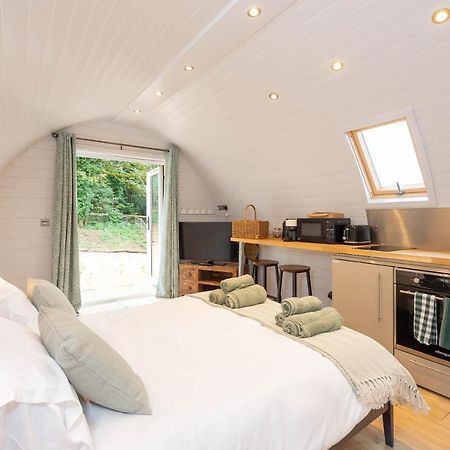 The Plough Inn Cabins Ramsden المظهر الخارجي الصورة