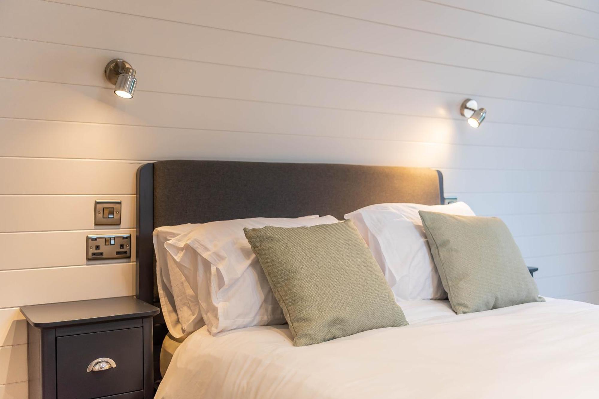 The Plough Inn Cabins Ramsden المظهر الخارجي الصورة