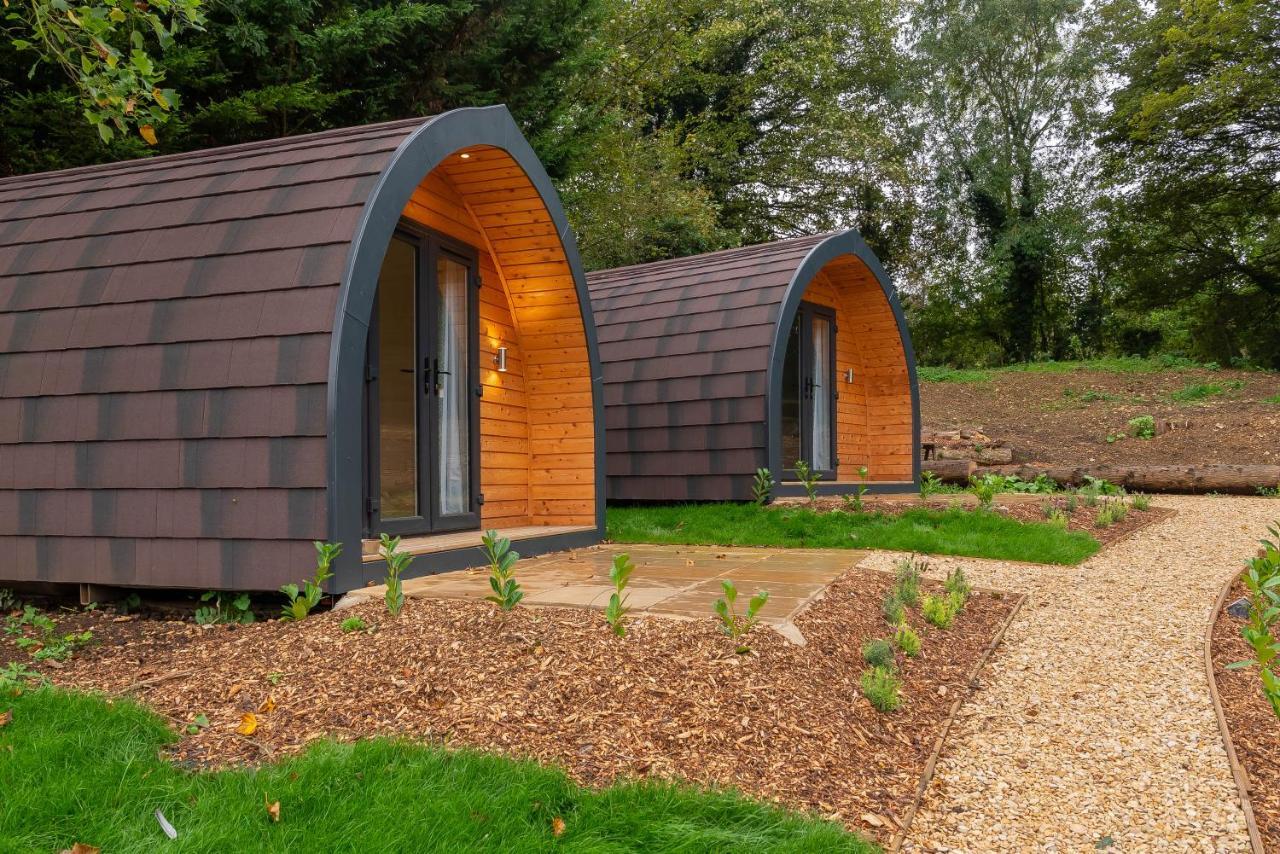 The Plough Inn Cabins Ramsden المظهر الخارجي الصورة